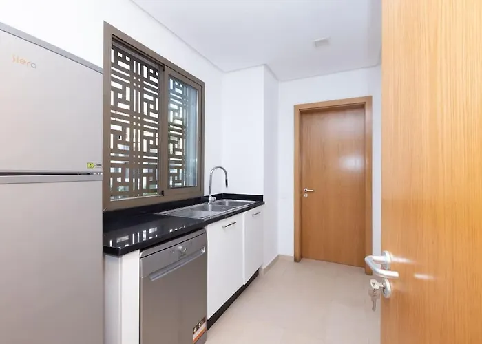 Spacious Waterfront 3Br Flat In Marina Sale